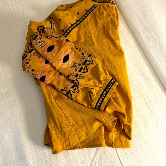 New Condition Oaxaca embroidered blouse - Picture 2 of 4